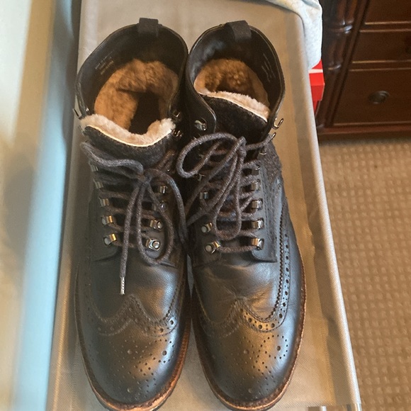 Men’s, shearling lined, leather, lace up Frye boots never worn. - Picture 7 of 7
